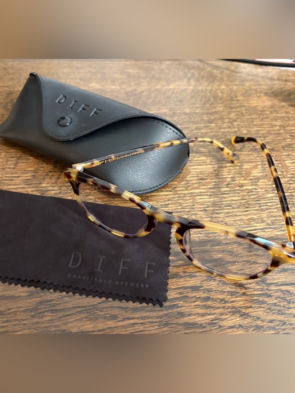 DIFF Eyewear Jaxson Amber Tortoise Blue Light Glasses & Case Set